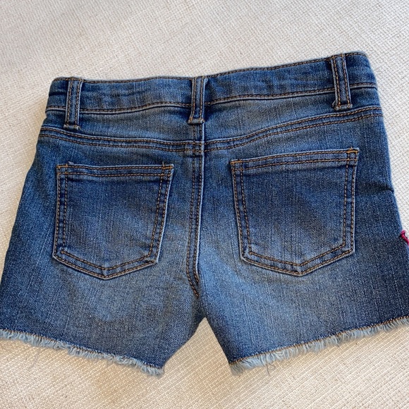 Girls Denim shorts 6-7 ❤️ for lower price & shipping cost or bundle & offer - Picture 4 of 5